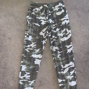 Hot Kiss Women’s size small lightweight joggers.